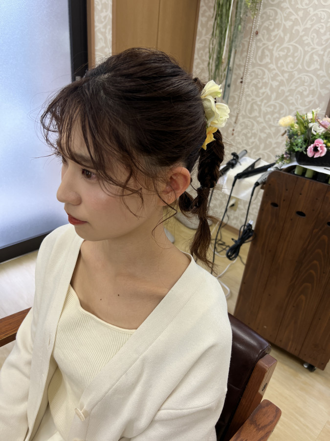 朱里さんのヘアメイクの写真