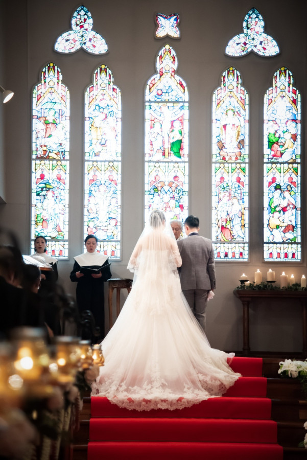 ヨーロッパの教会を彷彿とさせる会場でペットウエディングも叶う少人数婚