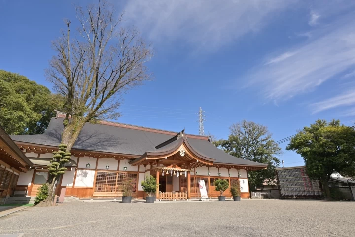 厳かな雰囲気の中、家族に見守られて、心静かに結婚を誓い合う神前式