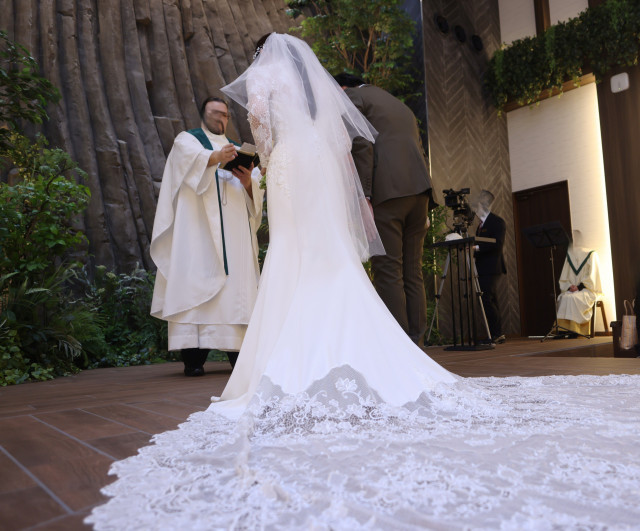 朱音さんのウエディングドレスの写真