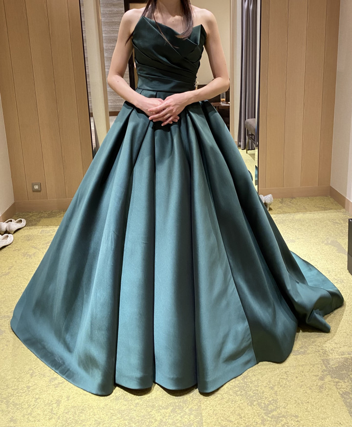 りぃこさんのカラードレスの写真