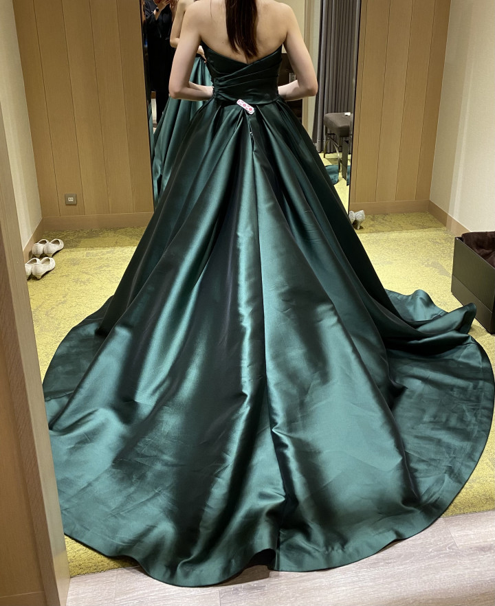 りぃこさんのカラードレスの写真