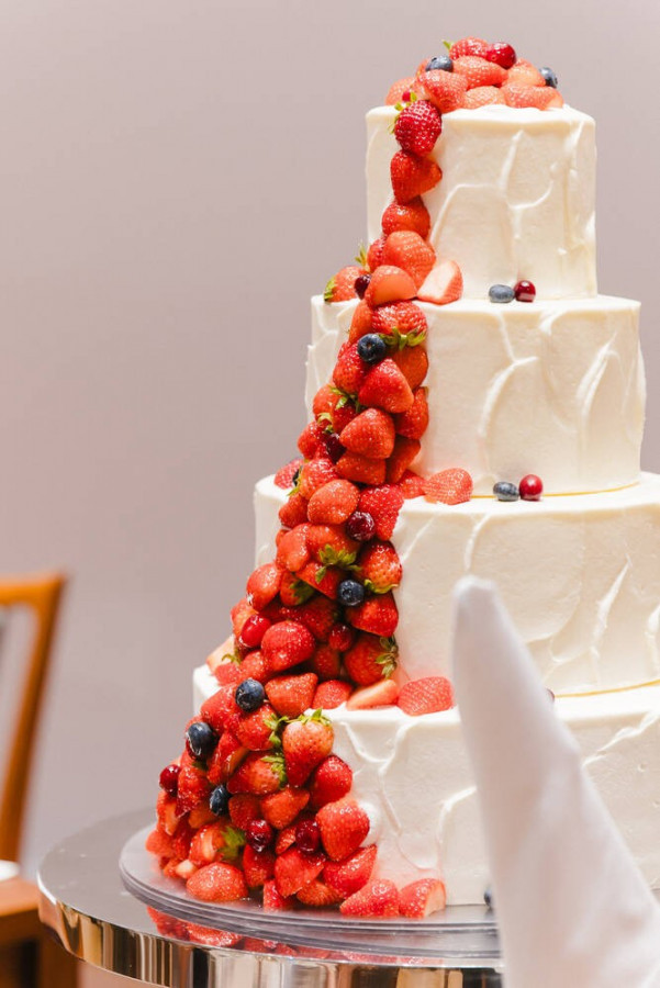 りぃこさんのウエディングケーキの写真