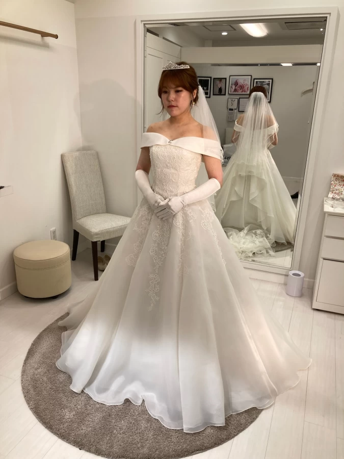 ふわふわ、チュール重ねシンデレラのウェディングドレス、 ふわふわ、チュール重ねシンデレラのウェディングドレス、 薄青