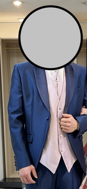 アンナさんの新郎衣装の写真