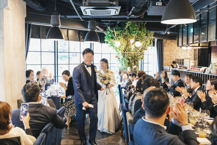 ふたりの世界と感謝を描いた、絵本のような結婚式レポ