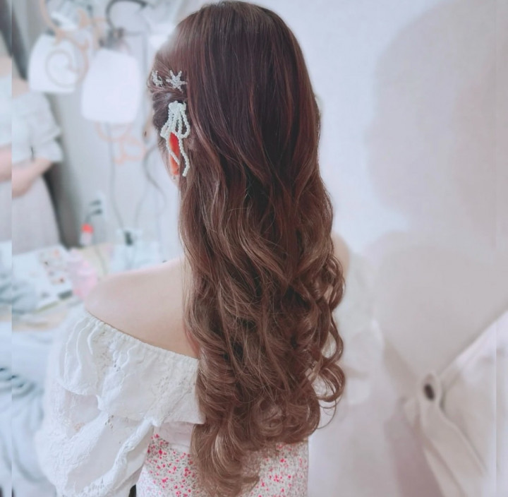 ゆりなさんのヘアメイクの写真