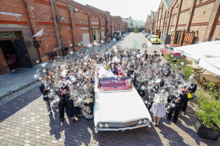車に囲まれた最高の結婚式！