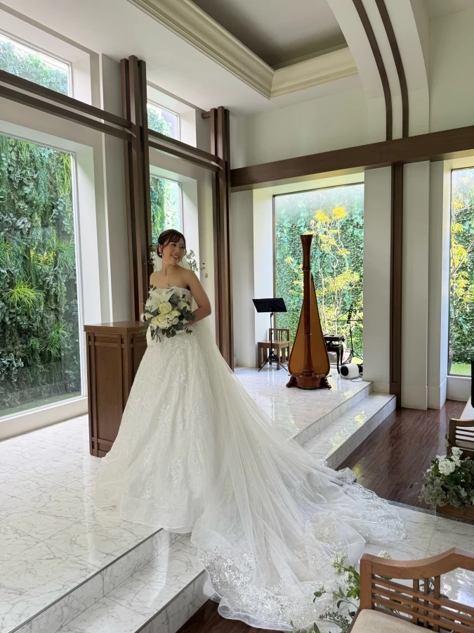 ふんわり袖が可愛いキラキラドレス 結婚式 披露宴 ウェディング
