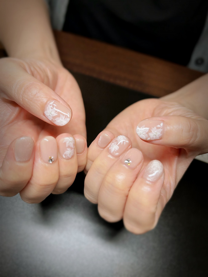 ホワイトリリーさんのネイルの写真