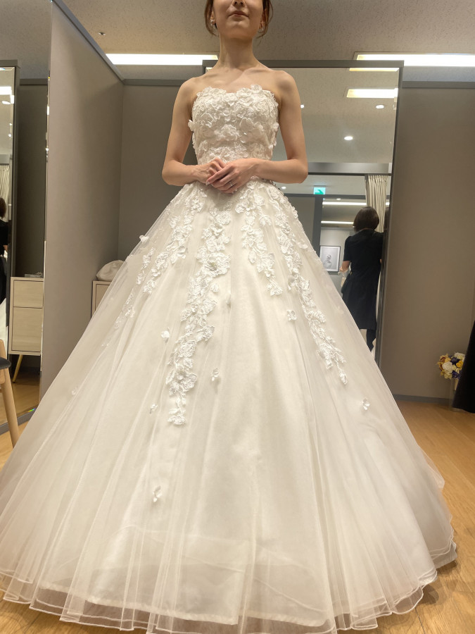 菜の花のてんとうむしさんのウエディングドレスの写真