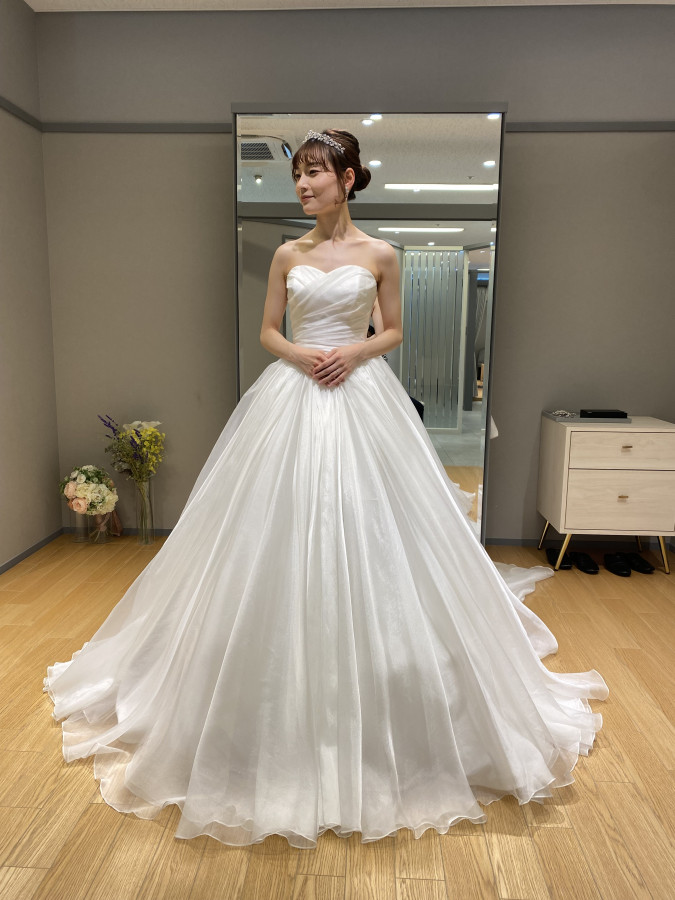 菜の花のてんとうむしさんのウエディングドレスの写真