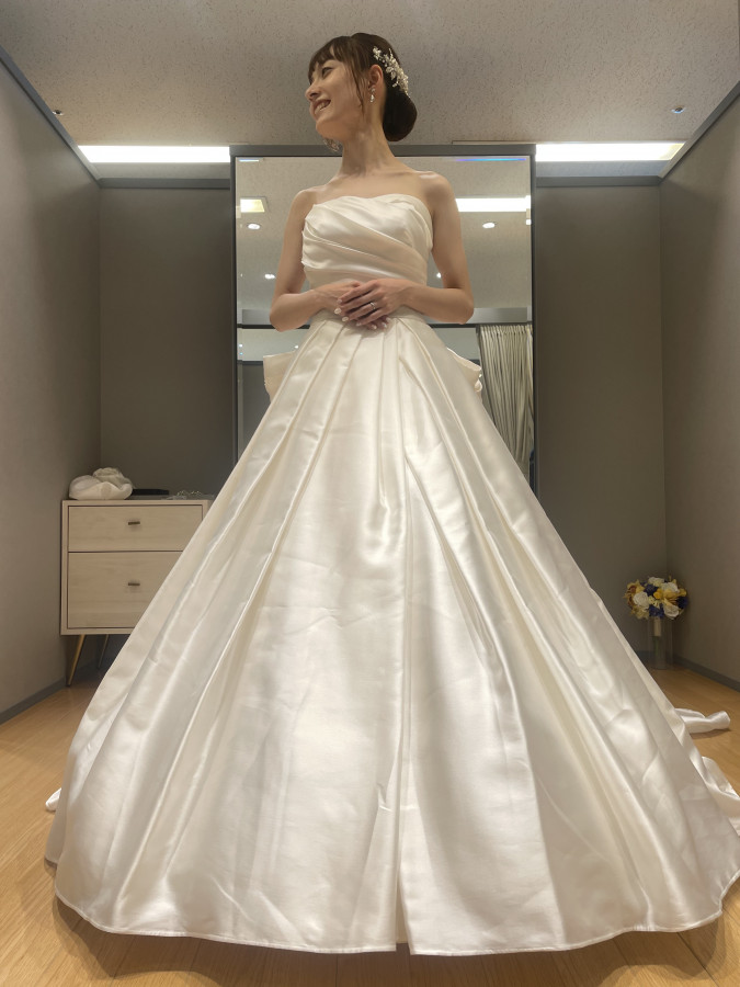 菜の花のてんとうむしさんのウエディングドレスの写真