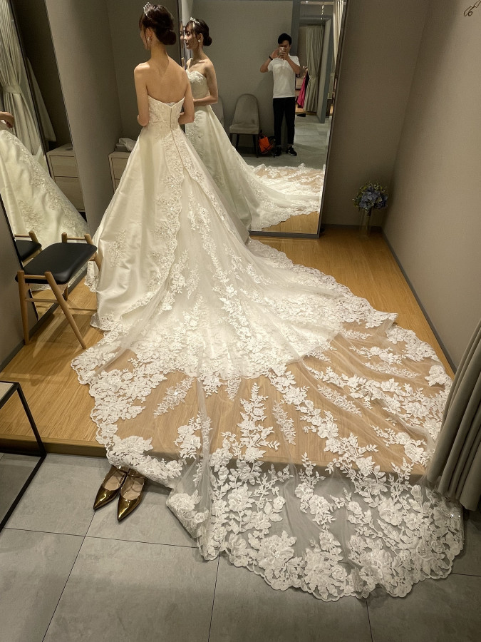菜の花のてんとうむしさんのウエディングドレスの写真