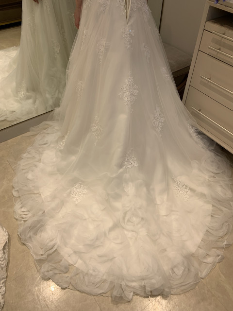 ひとみさんのウエディングドレスの写真