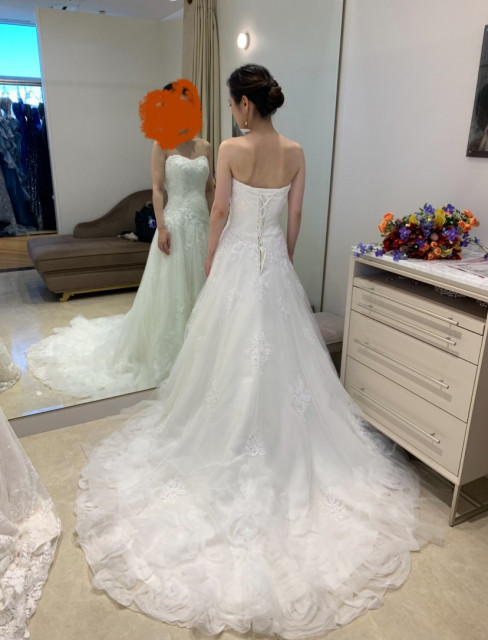 ひとみさんのウエディングドレスの写真