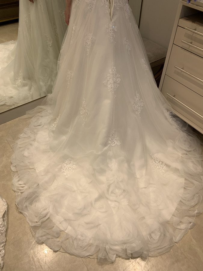 ひとみさんのウエディングドレスの写真