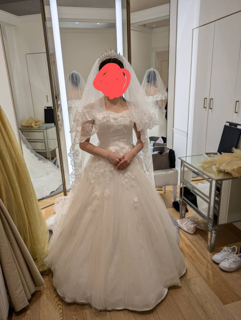 ももこさんのウエディングドレスの写真