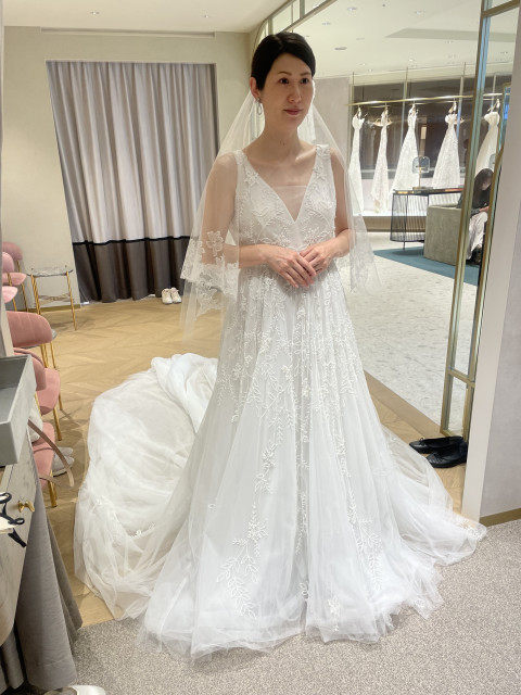 妊娠7ヶ月の花嫁さんのウエディングドレスの写真