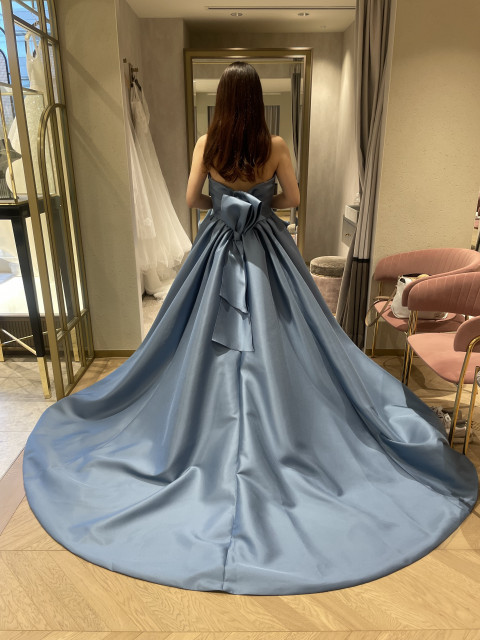妊娠7ヶ月の花嫁さんのカラードレスの写真