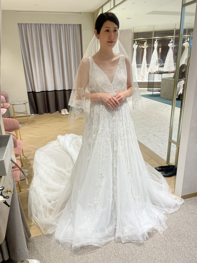 妊娠7ヶ月の花嫁さんのウエディングドレスの写真