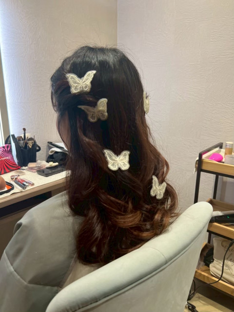 しをりさんのヘアメイクの写真