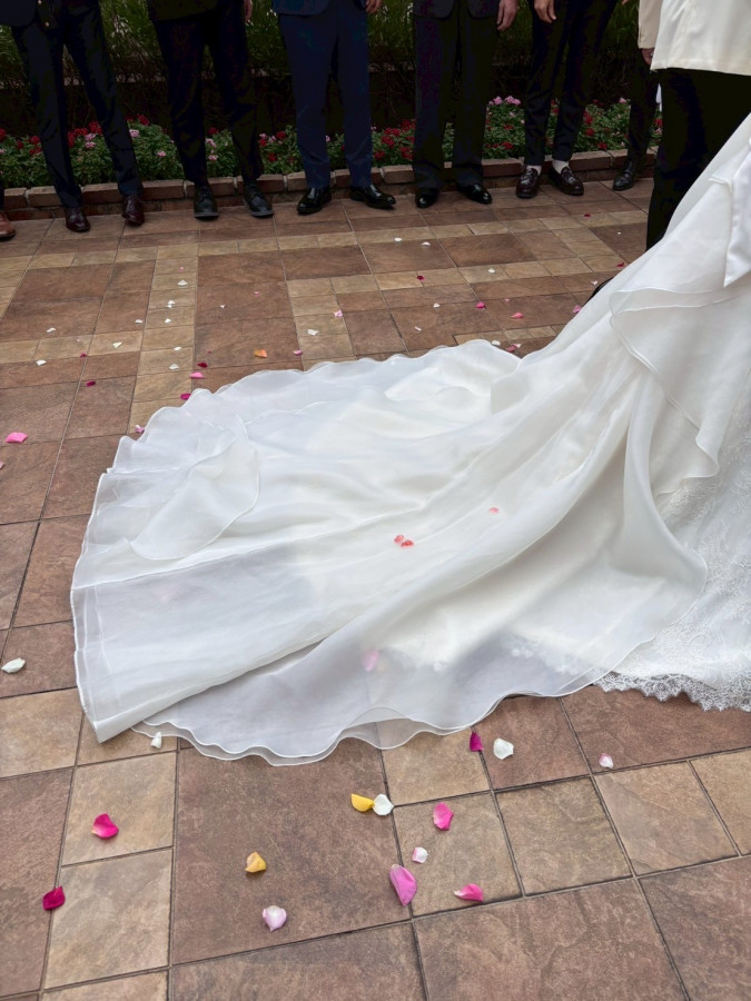 花嫁女子さんのウエディングドレスの写真