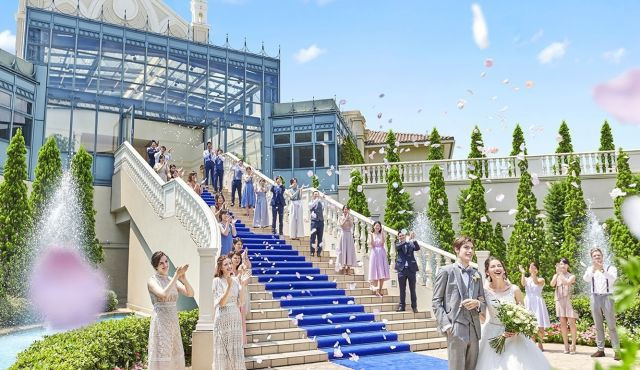 写真映え抜群♡大階段でフラワーシャワーができる結婚式場9選【東京】