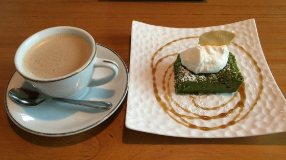 白いコーヒーカップは、旧カバヤ時代からある年代物