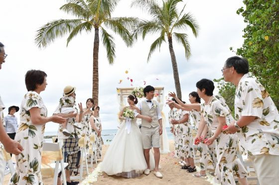 ハワイでの結婚式は家族中心で！