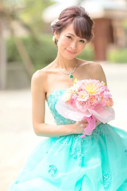 お色直しでは、生前お祖父さまが、お祖母さまに贈られたネックレスを