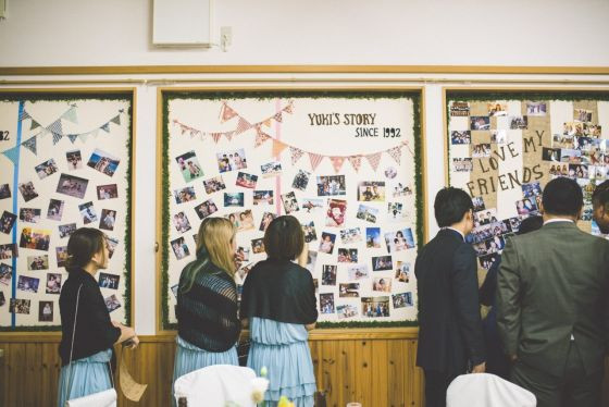 パネルを貼った壁には、ゲストとの思い出の写真がたくさん！