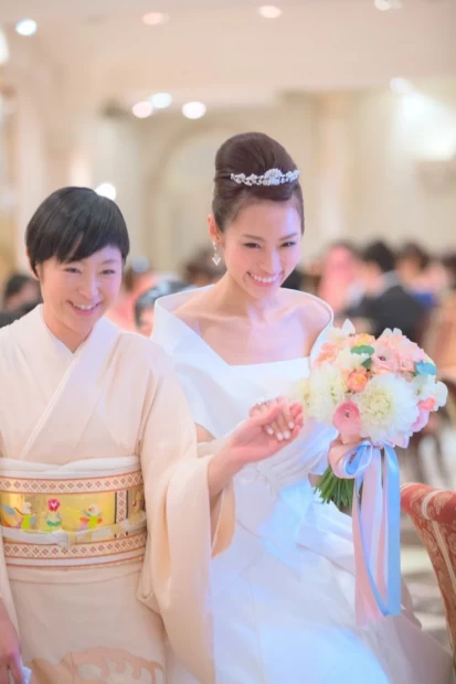 途中退場は小さいころから姉妹のように過ごした従姉にお願いしたそう