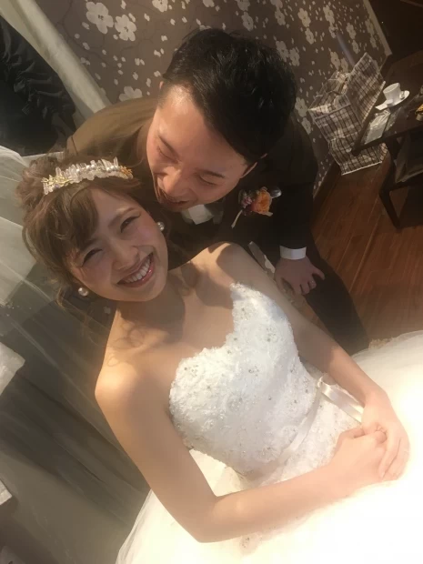 たくさんの友人に囲まれ誰とでもすぐ打ち解ける朗らかさ、家族への気遣いなど、ご主人の人柄に改めてほれ直したという、もえさん♡