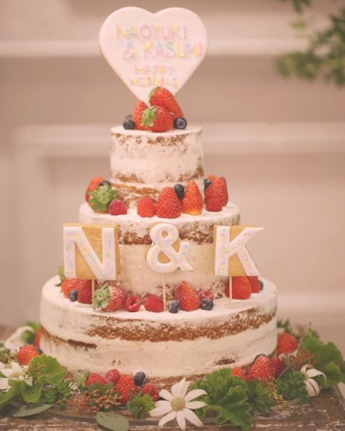 ウエディングケーキは、世界のオシャレ花嫁たちが注目するネイキッドケーキをCHOICE！
