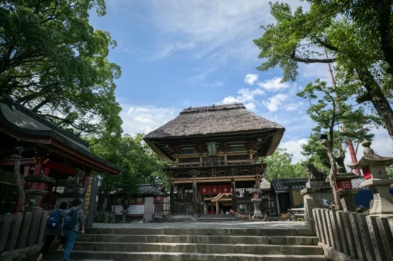 【青井阿蘇神社】
400年以上の歴史を持つ、九州でたったふたつしかない国宝神社の一つで人吉の代表的な建造物。こちらでは和装撮影をする予定です。