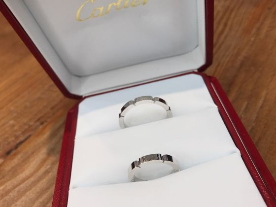 婚約指輪：LAZARE DIAMOND(ラザール ダイヤモンド)
結婚指輪：Cartier(カルティエ)
購入時の年齢：30歳
指輪の内側のメッセージ：ふたりの名前
つける頻度：ほとんどつけない