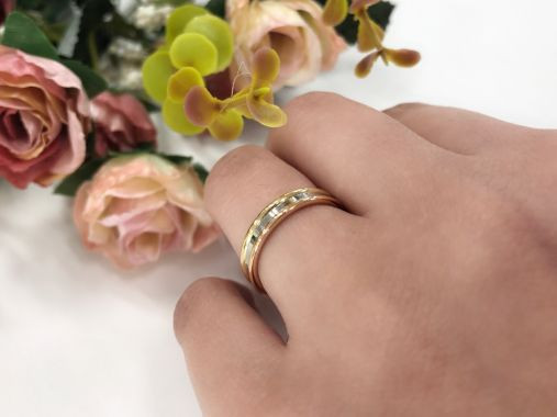 婚約指輪：GINZA TANAKA(ギンザタナカ)
結婚指輪：BARNEYS NEW YORK(バーニーズ ニューヨーク)
購入時の年齢：28歳
指輪の内側のメッセージ：89
つける頻度：毎日