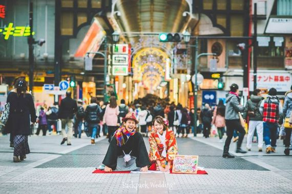 大阪の街並みでは、和装でパシャリ！