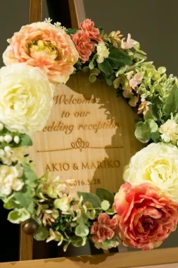 ウェルカムボードは結婚式の雰囲気に合わせてご友人が手作り