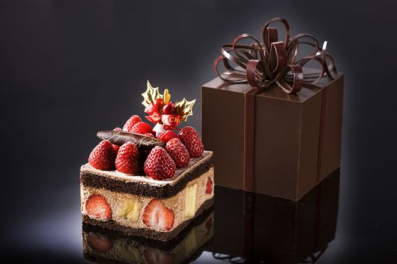 箱ごと食べられるケーキ シェラトン都ホテル大阪のクリスマスケーキ オードブルセットが予約開始