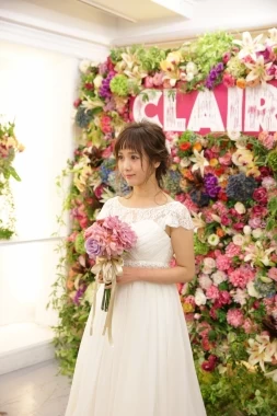 田中里奈さんは、お披露目会で初公開されたエンパイアラインのドレスを着用。あまりの可愛さに編集部も釘づけになってしまいました！