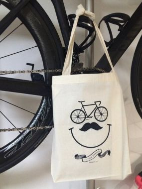 自転車をモチーフにしたエコバッグは、Pinterestで見つけた画像を参考にデザインしたもの