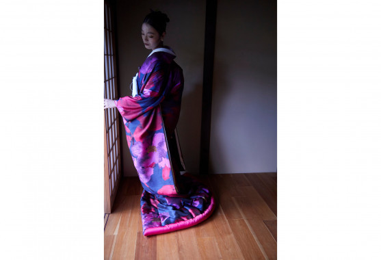 藍色の夜空に咲く桜のような、幻想的な花々「藍桜 A I Z A K U R A」