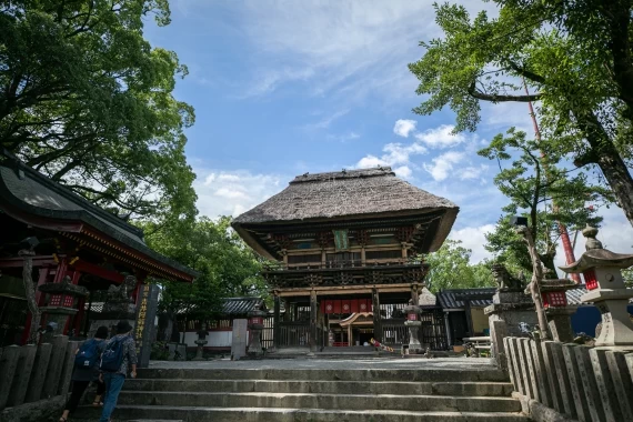 【青井阿蘇神社】
400年以上の歴史を持つ、九州でたったふたつしかない国宝神社の一つで人吉の代表的な建造物。こちらでは和装撮影をする予定です。