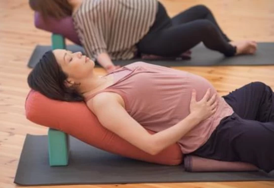 妊娠期と産後の女性の心と体をサポートする「マタニティヨガ」