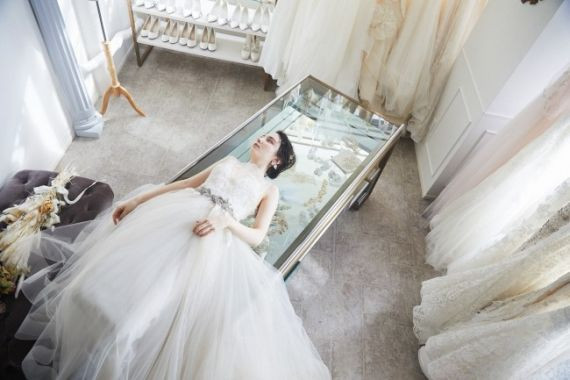ヴェラ ウォン が49 800円 ハイブランドドレスのレンタルドレスサロンがオープン