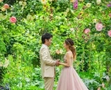 バラが咲き誇る美しいガーデンで一生の思い出に残るウエディングフォトを