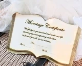木製のおしゃれなブック型からメイソンジャー型まで！ユニークな結婚証明書が新登場♪