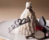 結婚祝いにもおすすめ！ホテル阪急インターナショナルのウエディングドレス型限定ケーキ